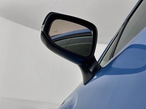 Used 2026 Toyota Corolla Cross AWD Hybrid w/ Moonroof Package image 5