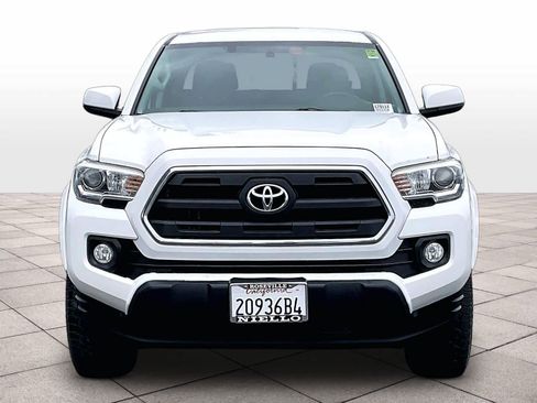 Used 2016 Toyota Tacoma SR5 w/ SR5 Appearance Package (DN) image 3