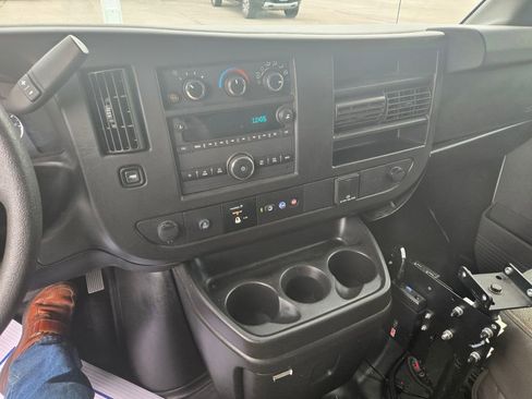 Used 2021 Chevrolet Express 2500 RWD image 10