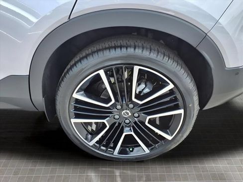 New 2026 Volvo XC40 B4 Plus w/ Protection Package Premier FWD image 7