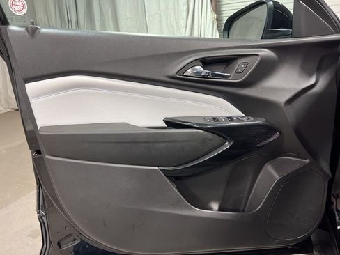 Used 2025 Chevrolet Trax LT w/ LT Convenience Package image 22