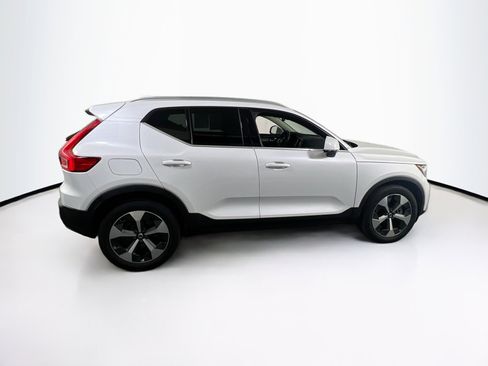 Used 2023 Volvo XC40 B4 Plus w/ Protection Package Premier image 4