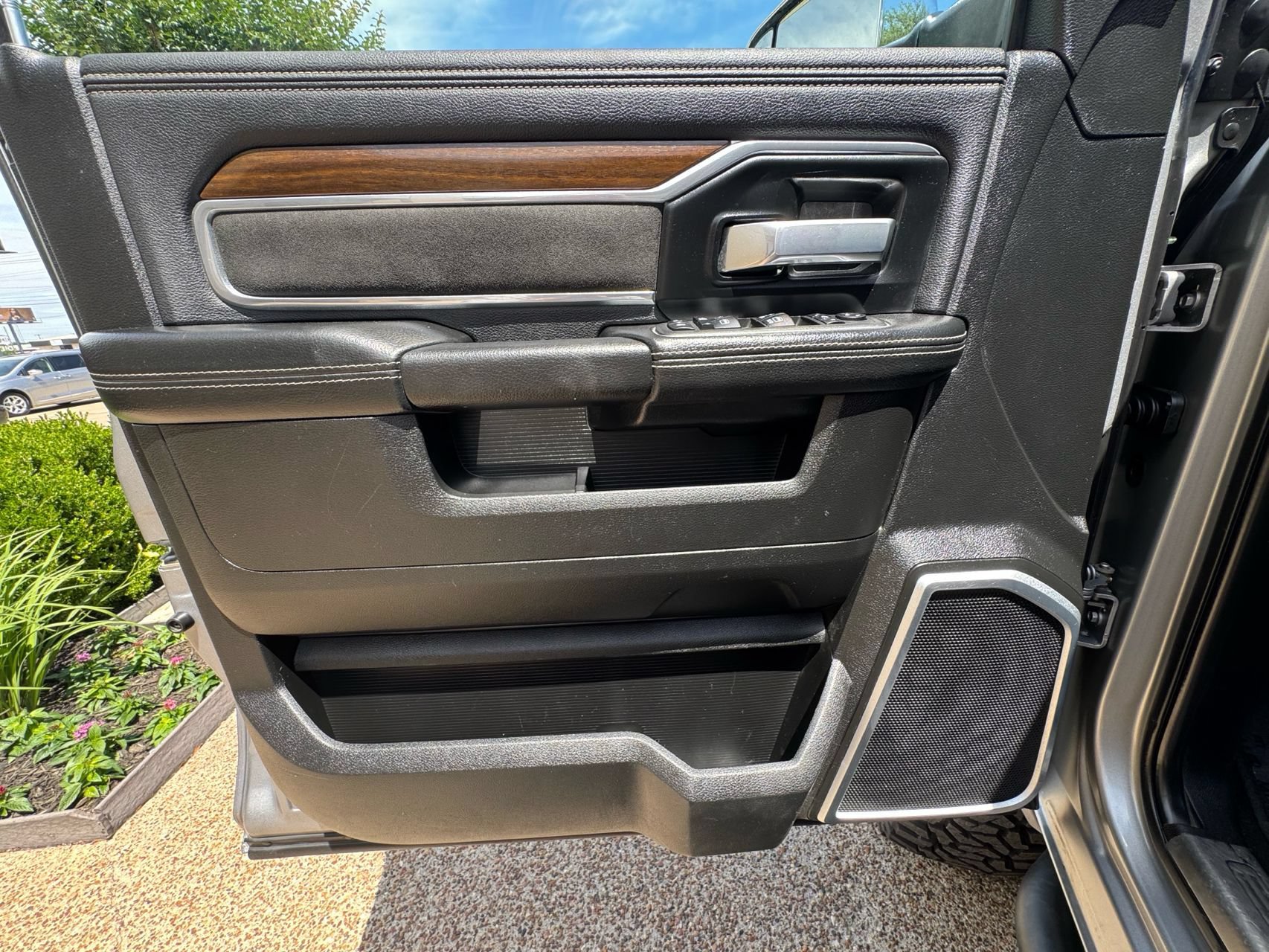Used 2022 RAM 2500 Laramie AWD/4WD image 19