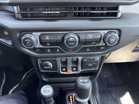 Used 2025 Jeep Wrangler Sport AWD/4WD image 24