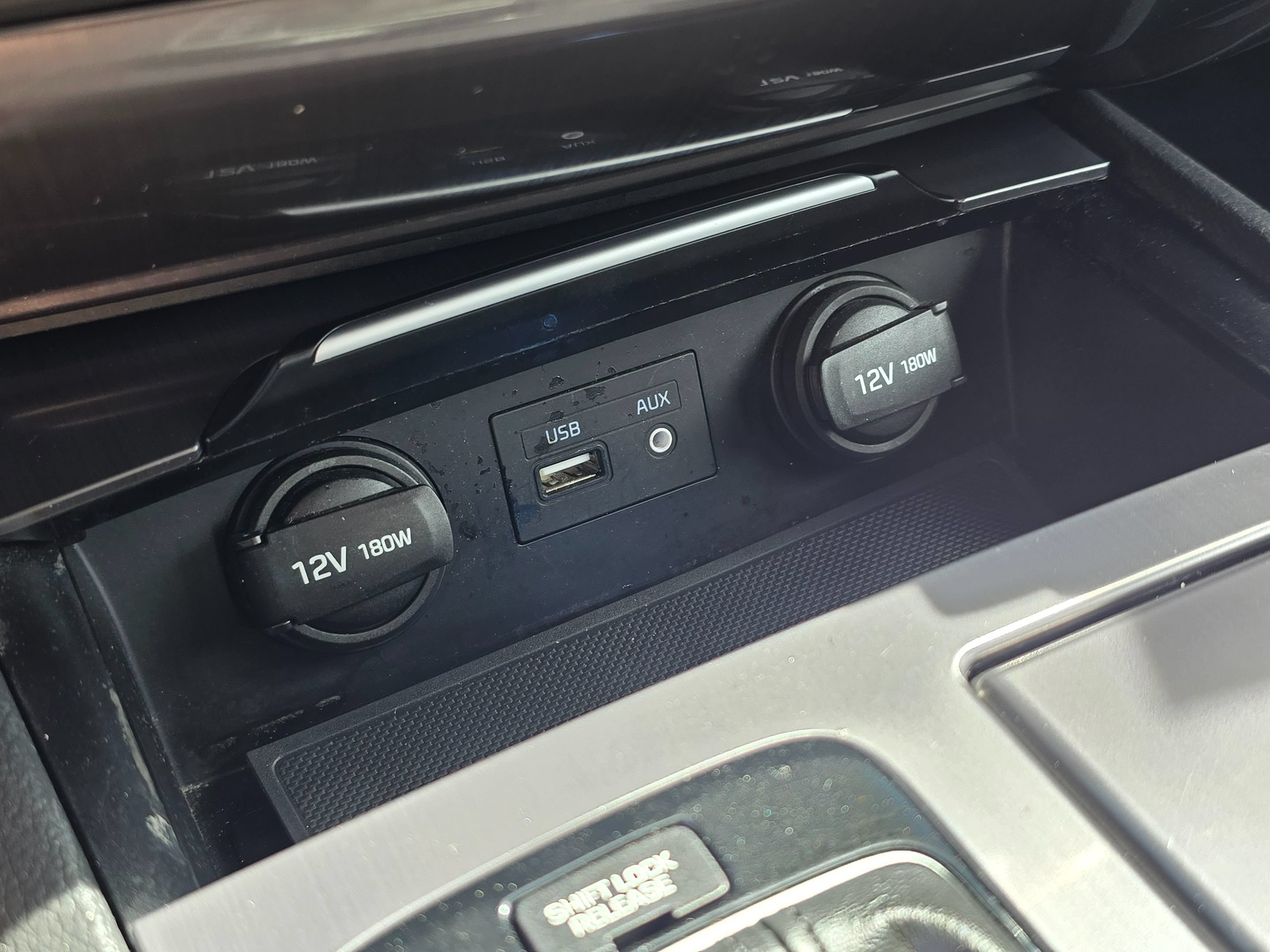 Used 2018 Genesis G80 3.8 RWD image 31