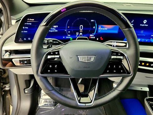 Used 2023 Cadillac Lyriq 2WD image 13