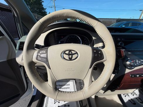 Used 2011 Toyota Sienna XLE AWD/4WD image 25