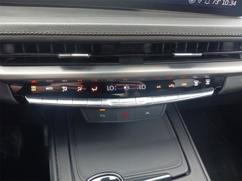 Used 2024 Cadillac XT4 Premium Luxury image 23