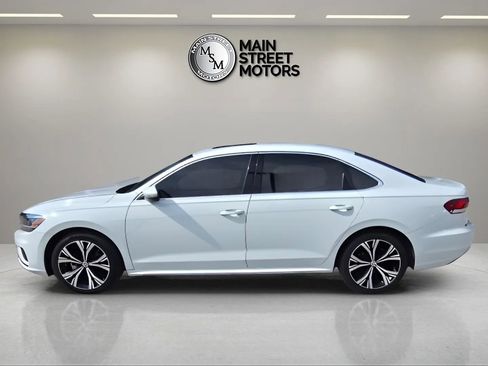 Used 2021 Volkswagen Passat 2.0T SE FWD image 2