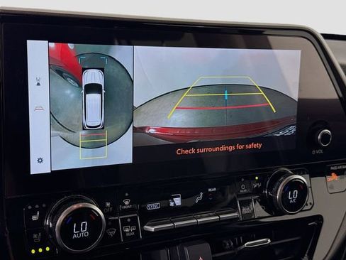 Used 2024 Toyota Highlander Limited image 13