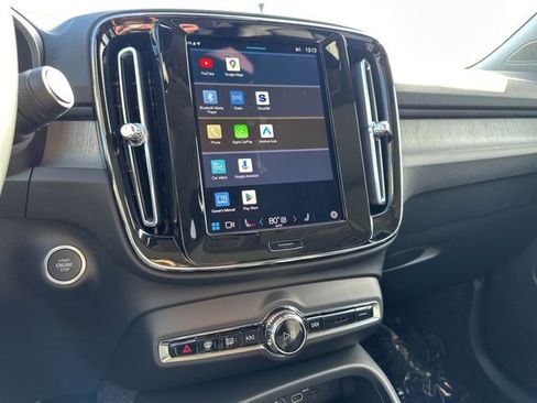 Certified 2023 Volvo XC40 B5 Plus image 24