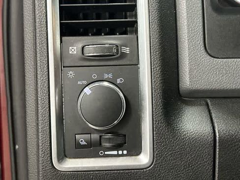 Used 2020 RAM 1500 Classic SLT AWD/4WD image 19