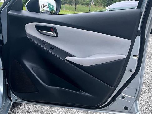 Used 2019 Toyota Yaris LE FWD image 22
