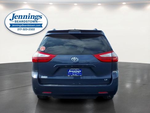 Used 2018 Toyota Sienna LE FWD image 30