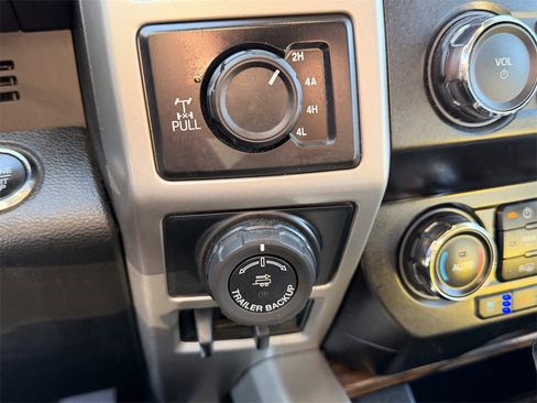 Used 2020 Ford F150 Lariat image 31