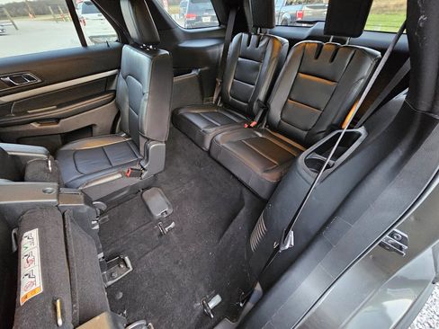Used 2018 Ford Explorer XLT w/ Equipment Group 202A image 20