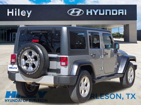 Used 2015 Jeep Wrangler Unlimited Sahara w/ Connectivity Group image 4