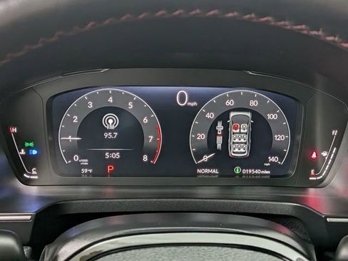 Used 2025 Honda Pilot Black Edition image 37