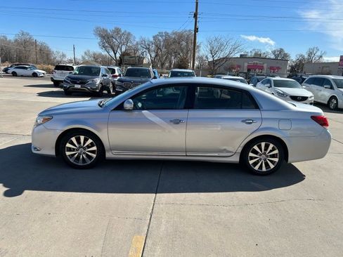 Used 2011 Toyota Avalon Limited image 4