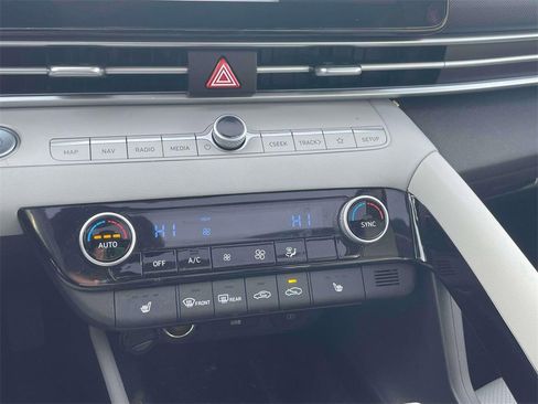 Used 2023 Hyundai Elantra Limited image 30