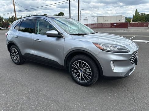 Used 2022 Ford Escape Titanium w/ Titanium Premium Package FWD image 8