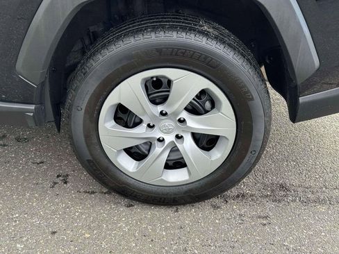 Used 2024 Toyota RAV4 LE AWD/4WD image 11