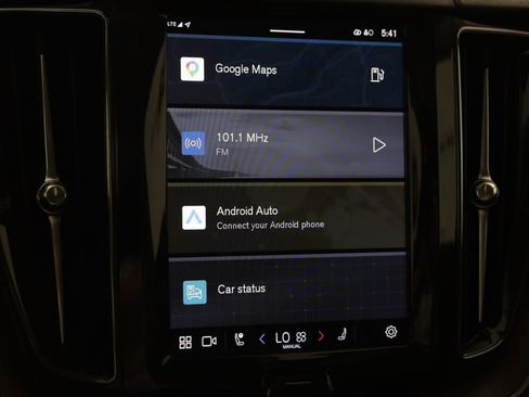 Used 2023 Volvo XC60 B5 Plus image 32