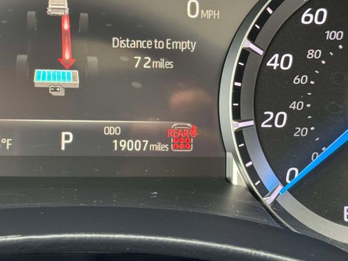 Certified 2025 Toyota Highlander XLE image 27