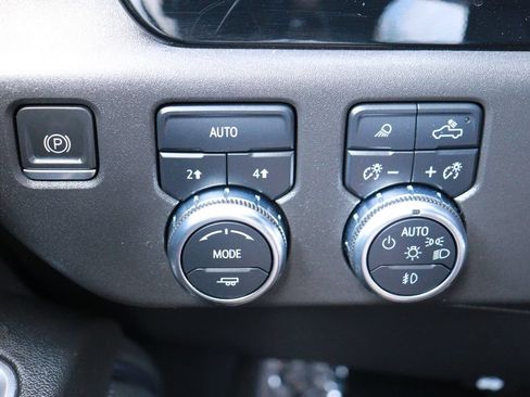 Used 2022 GMC Sierra 1500 SLT w/ SLT Premium Package AWD/4WD image 28