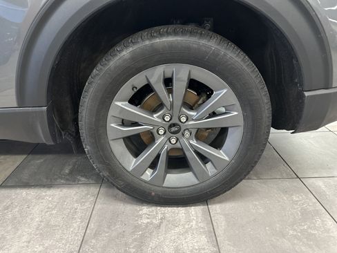 Used 2023 Ford Explorer XLT w/ Equipment Group 202A image 5