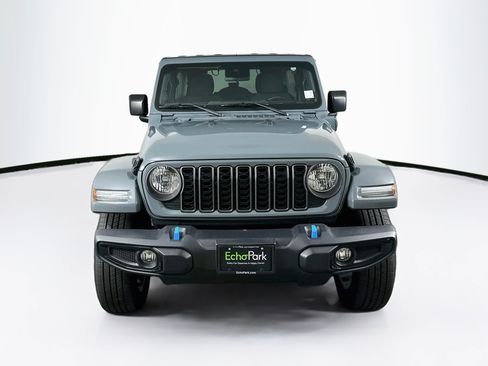 Used 2024 Jeep Wrangler Unlimited AWD/4WD image 2