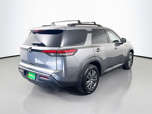 Used 2022 Nissan Pathfinder SV image 10