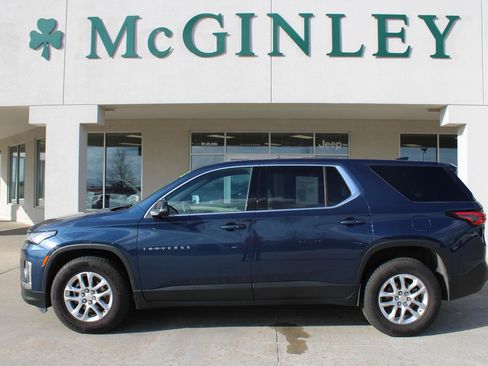 Used 2023 Chevrolet Traverse LS image 1