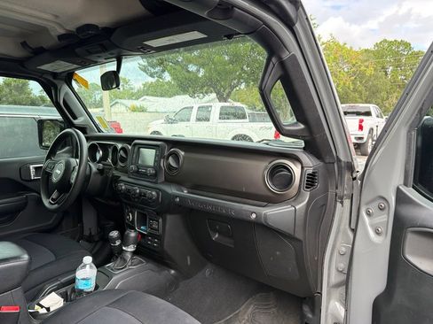 Used 2018 Jeep Wrangler Unlimited Sport AWD/4WD image 8