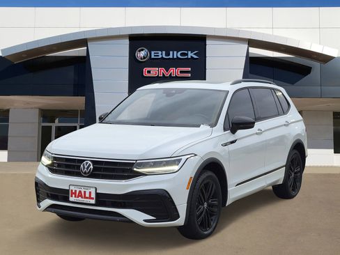 Used 2022 Volkswagen Tiguan SE R-Line FWD image 3