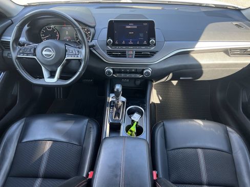 Used 2024 Nissan Altima 2.5 SR FWD image 2