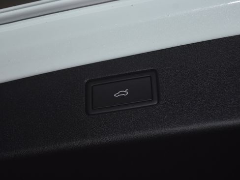 New 2026 Volkswagen Tiguan SE R-Line image 26