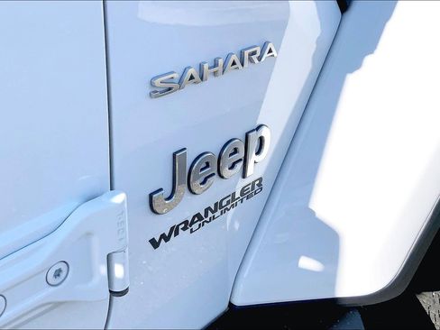 Certified 2021 Jeep Wrangler Unlimited Sahara w/ Dual Top Group image 9