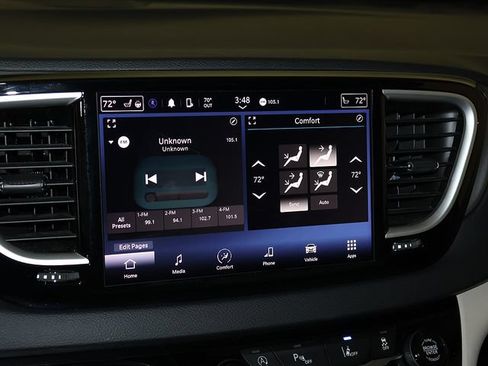 Used 2024 Chrysler Pacifica Touring-L FWD image 18