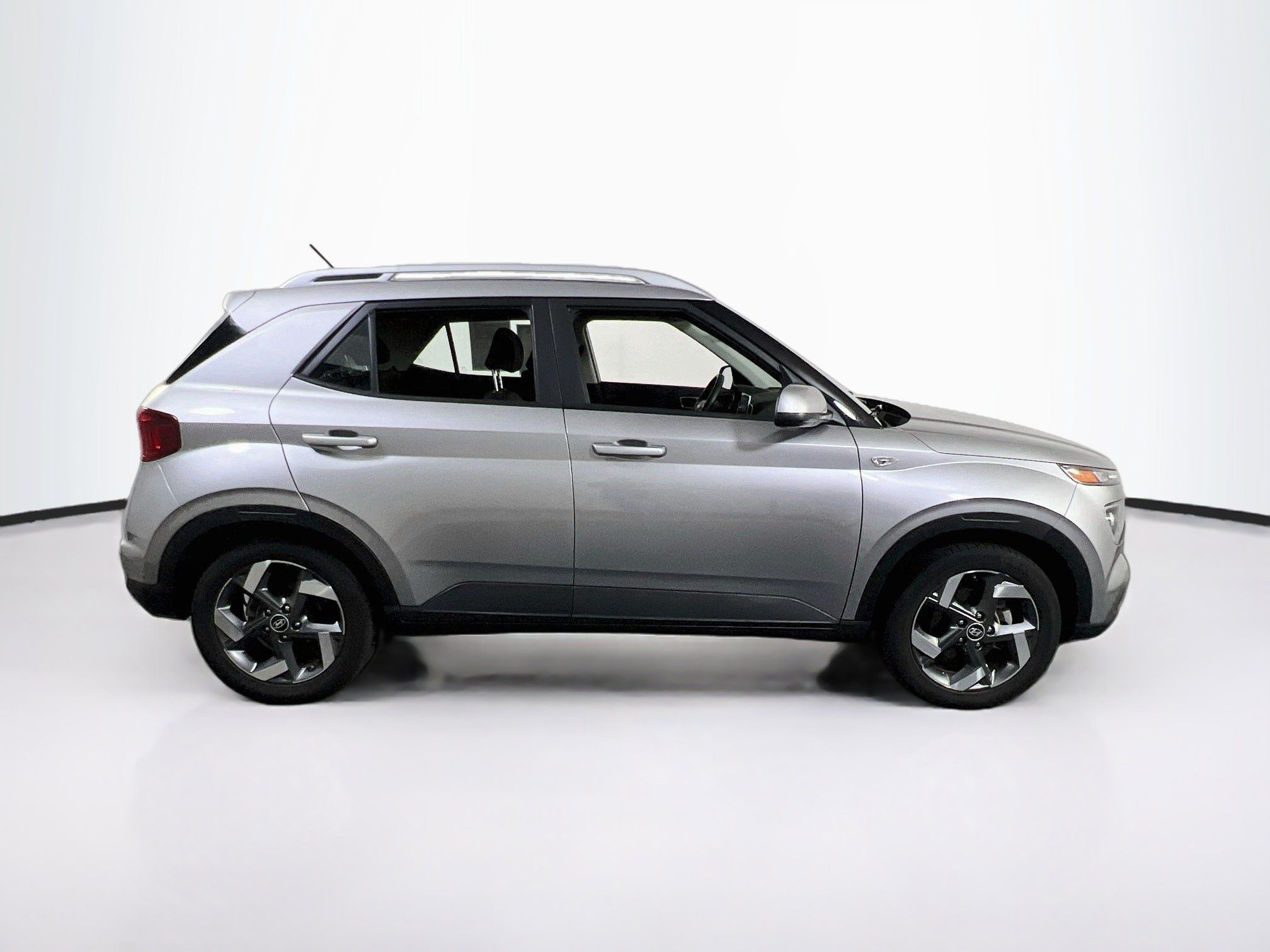 Used 2023 Hyundai Venue SEL w/ Cargo Package FWD image 4