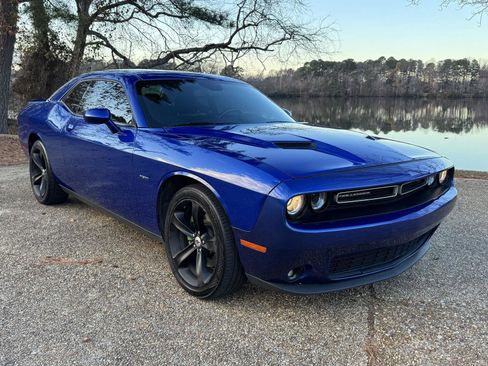 Used 2018 Dodge Challenger R/T image 1