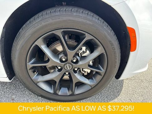 Used 2026 Chrysler Pacifica Limited w/ S Appearance Package FWD image 34