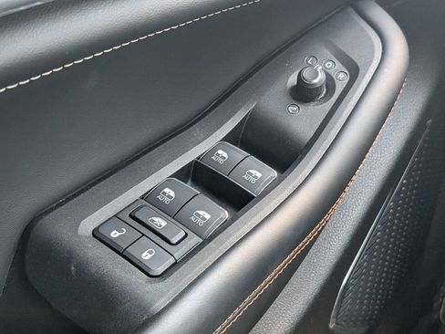 Used 2025 Jeep Grand Cherokee Overland w/ Luxury Tech Group IV AWD/4WD image 29