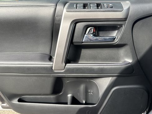 Used 2021 Toyota 4Runner SR5 Premium image 9