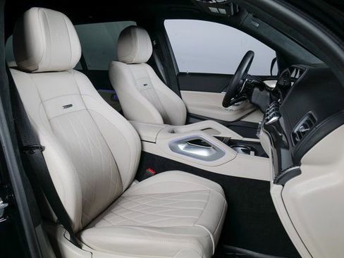 Used 2025 Mercedes-Benz GLS 63 AMG 4MATIC image 11