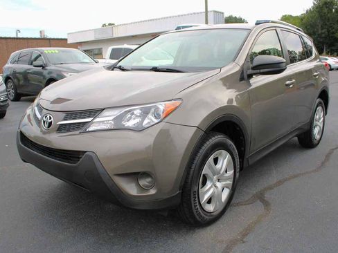 Used 2015 Toyota RAV4 LE FWD image 1