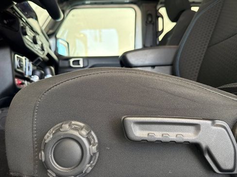 Used 2024 Jeep Wrangler Unlimited Rubicon 4xe AWD/4WD image 13