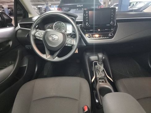 Used 2022 Toyota Corolla LE FWD image 5