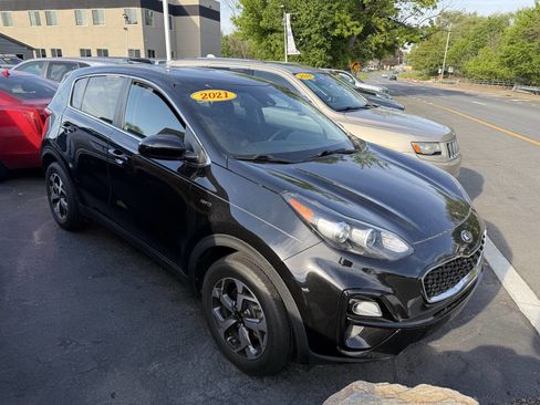 Used 2021 Kia Sportage LX AWD/4WD image 4