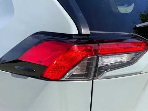 Used 2021 Toyota RAV4 XLE Premium image 26